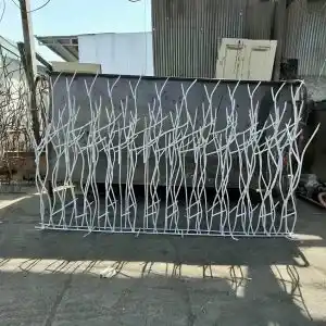 محاسبه قیمت هر متر حفاظ نرده شاخ گوزنی برای روی دیوار