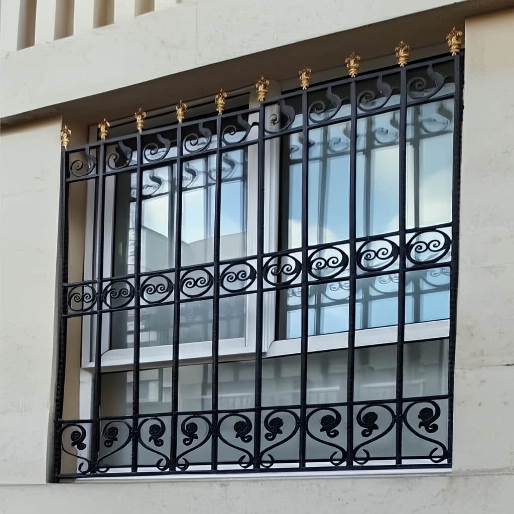 عکس ترکیب رنگ حفاظ پنجره سلطنتی نیل (طلایی، مشکی، قهوهای سوخته)