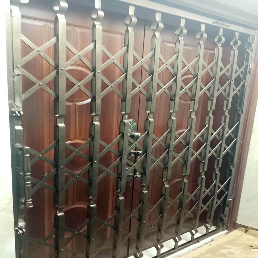 درب آکاردئونی در رفسنجان