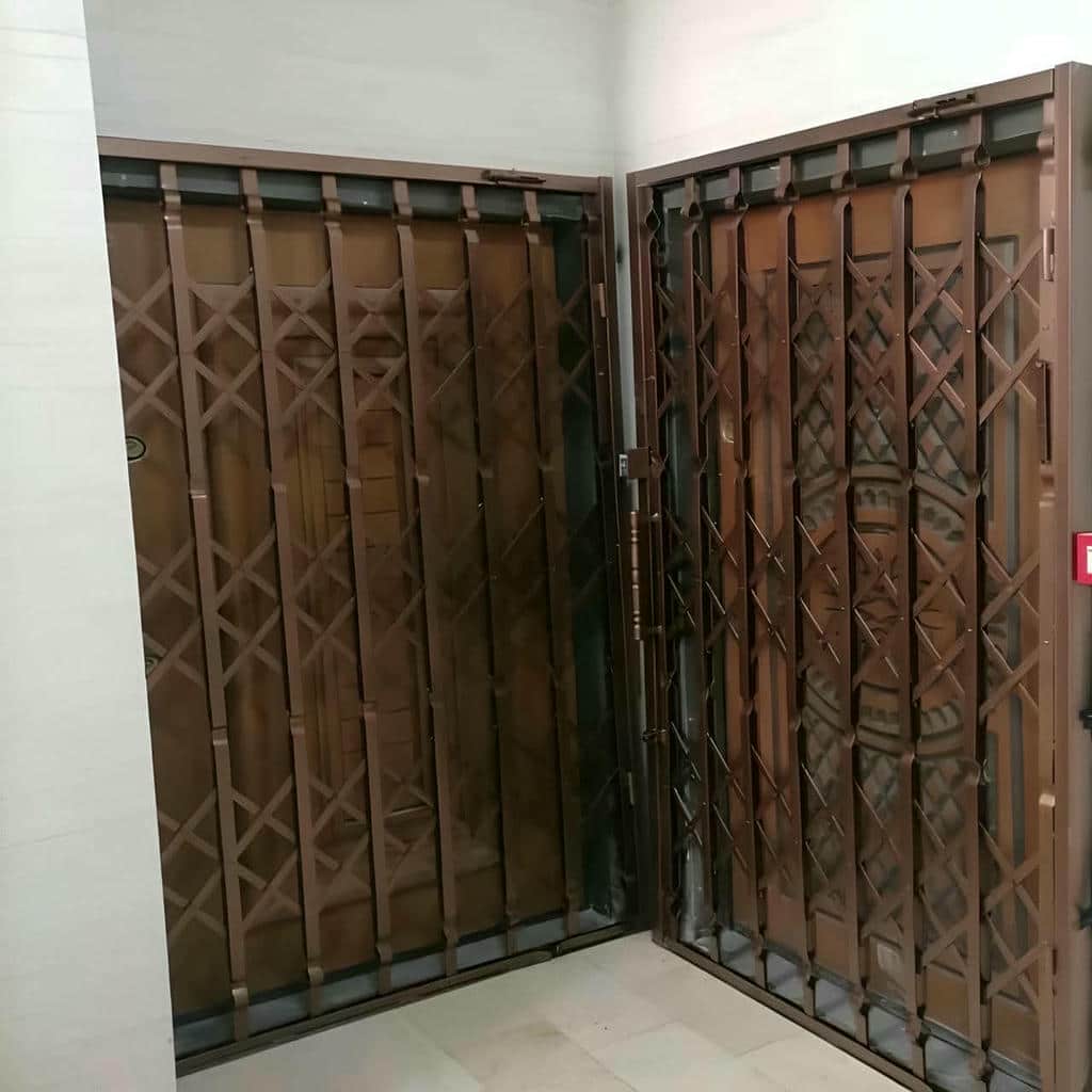 درب آکاردئونی در زاهدان