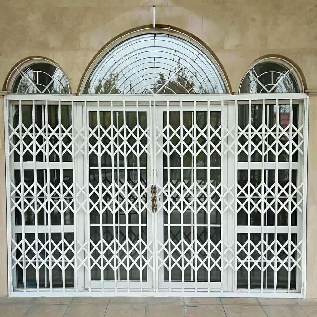 درب آکاردئونی در قائمشهر