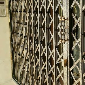 درب آکاردئونی در بندر دیلم