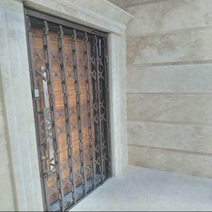 درب آکاردئونی در شهرکرد
