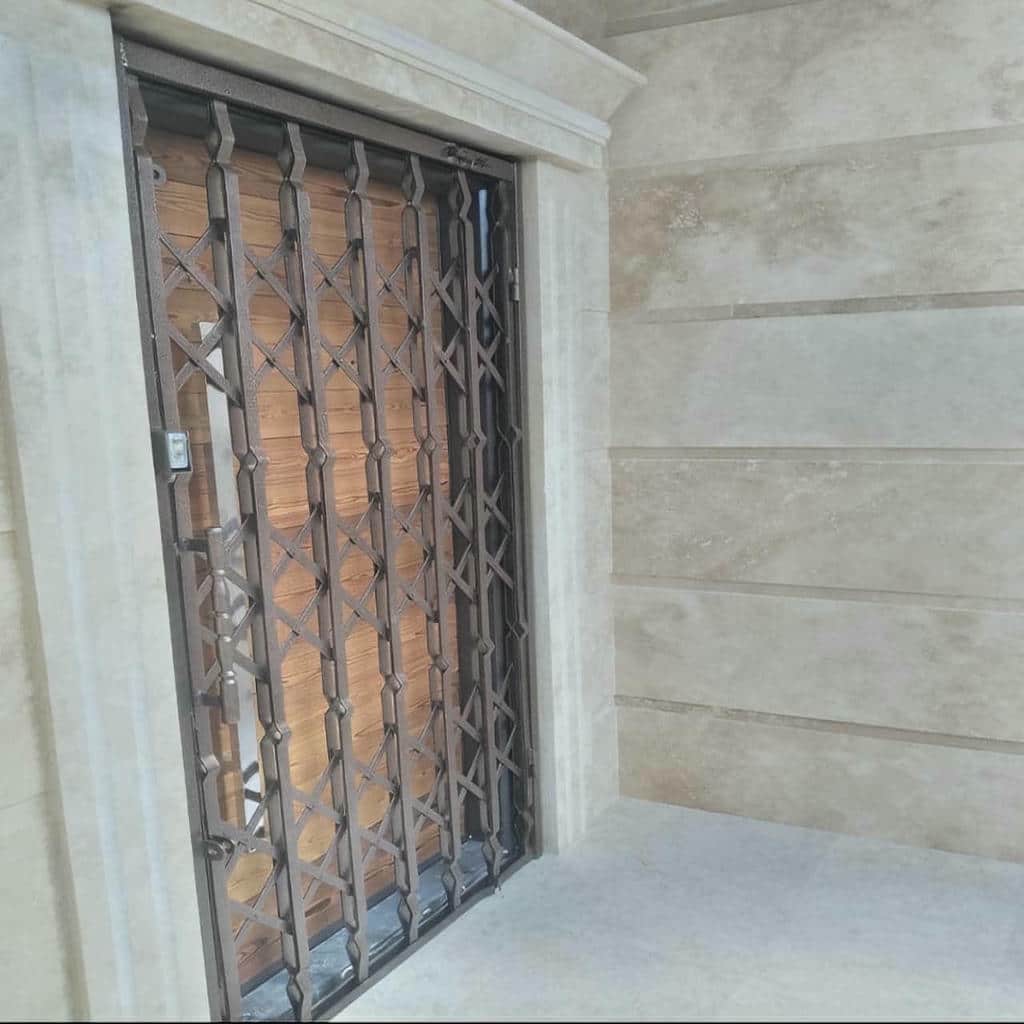 درب آکاردئونی در شهرکرد