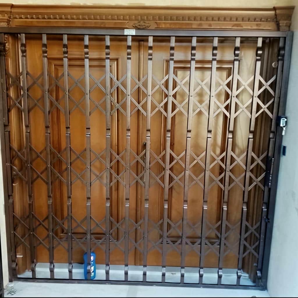 نصب درب آکاردئونی چهارگل در قزوین