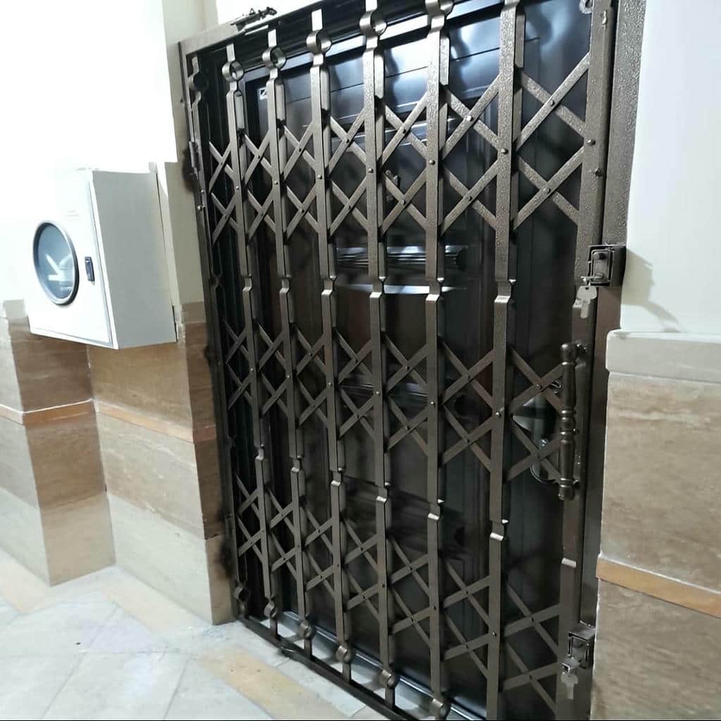 درب آکاردئونی در سمنان
