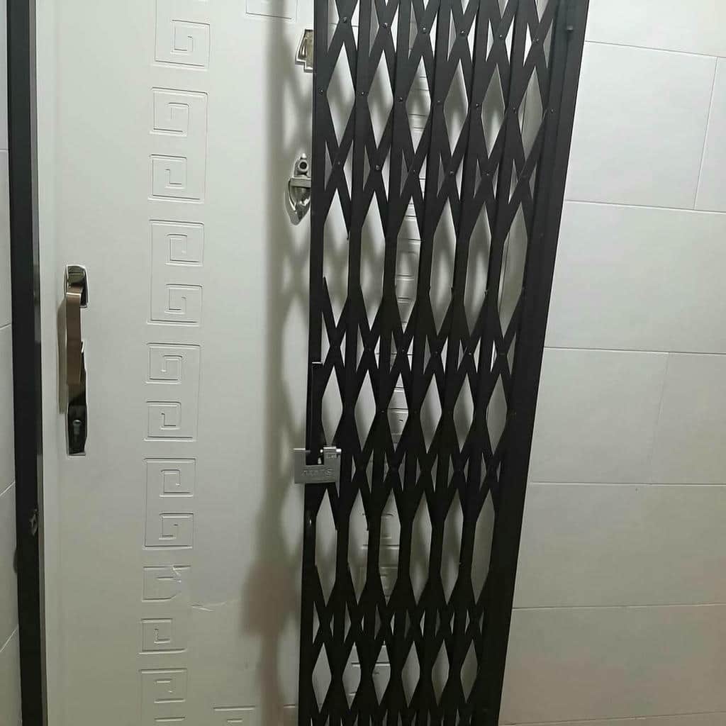 درب آکاردئونی در مریوان