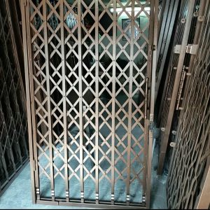 درب آکاردئونی در یاسوج