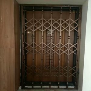 درب آکاردئونی در سنندج