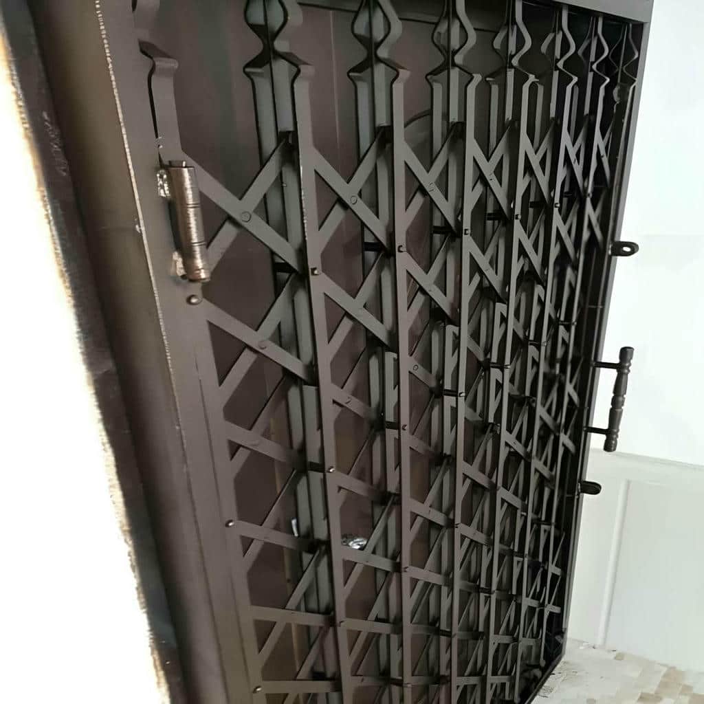 نصب درب آکاردئونی دوگل در بندر لنگه