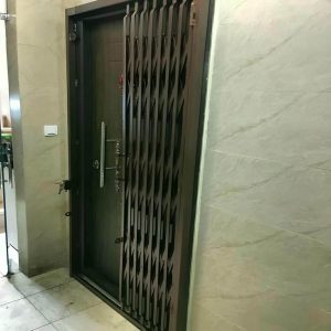 درب آکاردئونی در کرمانشاه