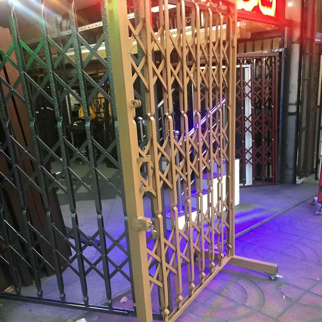 نصب درب آکاردئونی چهارگل در یزد