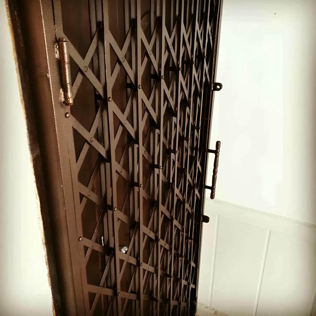 نصب درب آکاردئونی چهارگل در سقز