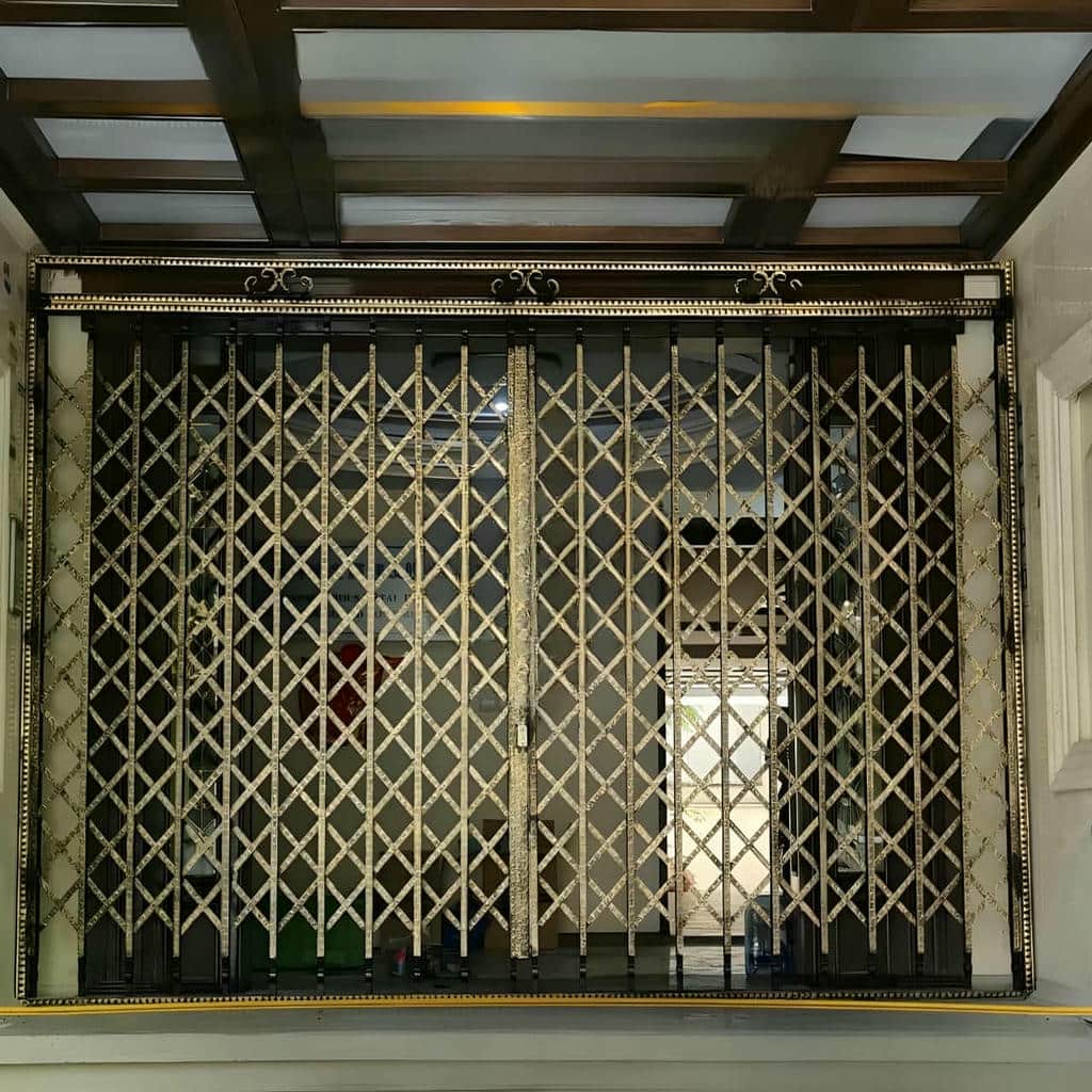 درب آکاردئونی در ارومیه