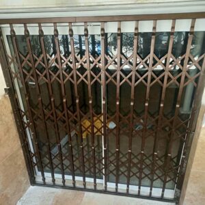 درب آکاردئونی در سقز