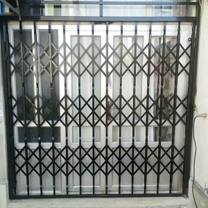 درب آکاردئونی در بندرعباس