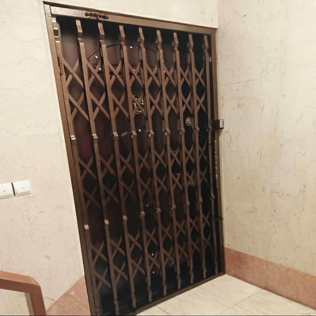 نصب درب آکاردئونی چهارگل در قشم