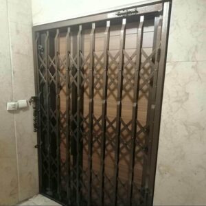 درب آکاردئونی در سیرجان