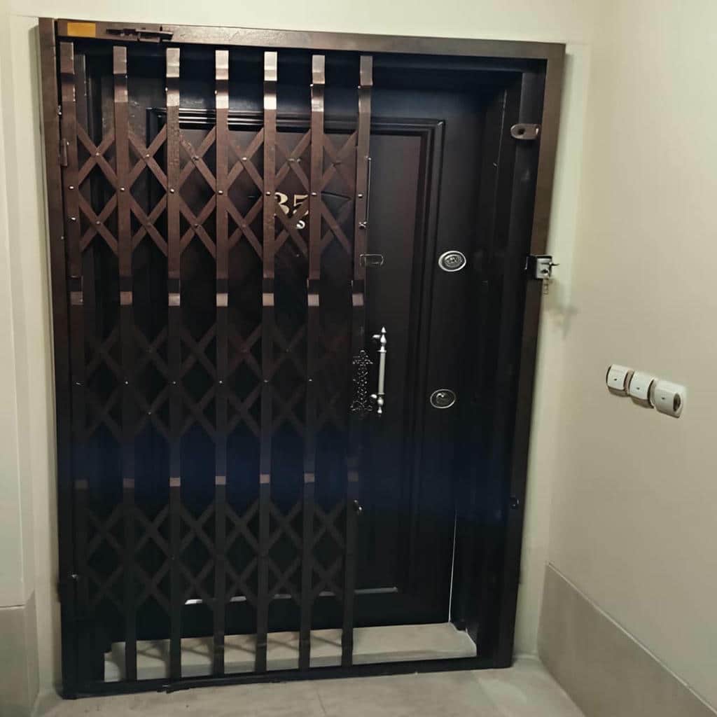خرید درب آکاردئونی قفل ضدبرش در چابهار