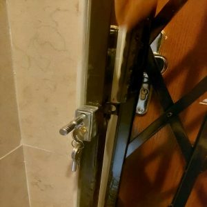 درب آکاردئونی در ساری