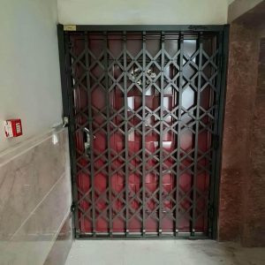 درب آکاردئونی در عظیمیه کرج