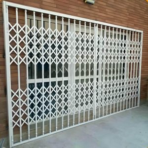 درب آکاردئونی در مشهد