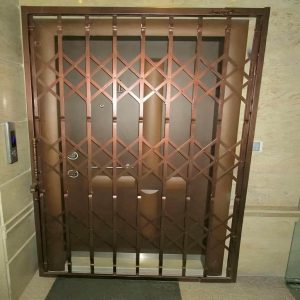 درب آکاردئونی در ایرانشهر