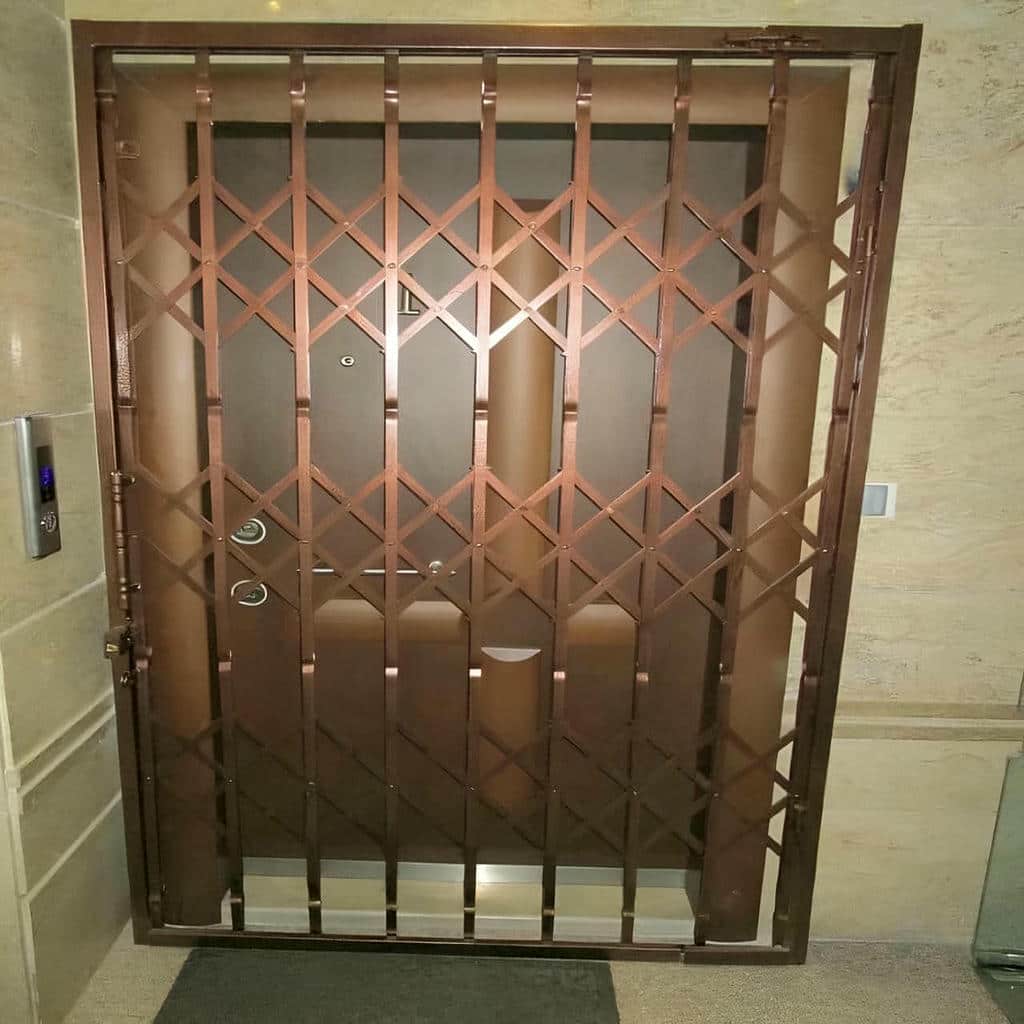 درب آکاردئونی در ایرانشهر