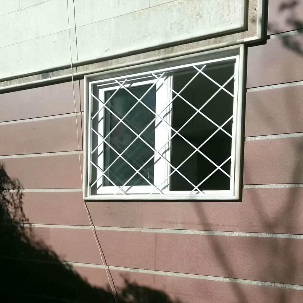 حفاظ پنجره در گنبدکاووس