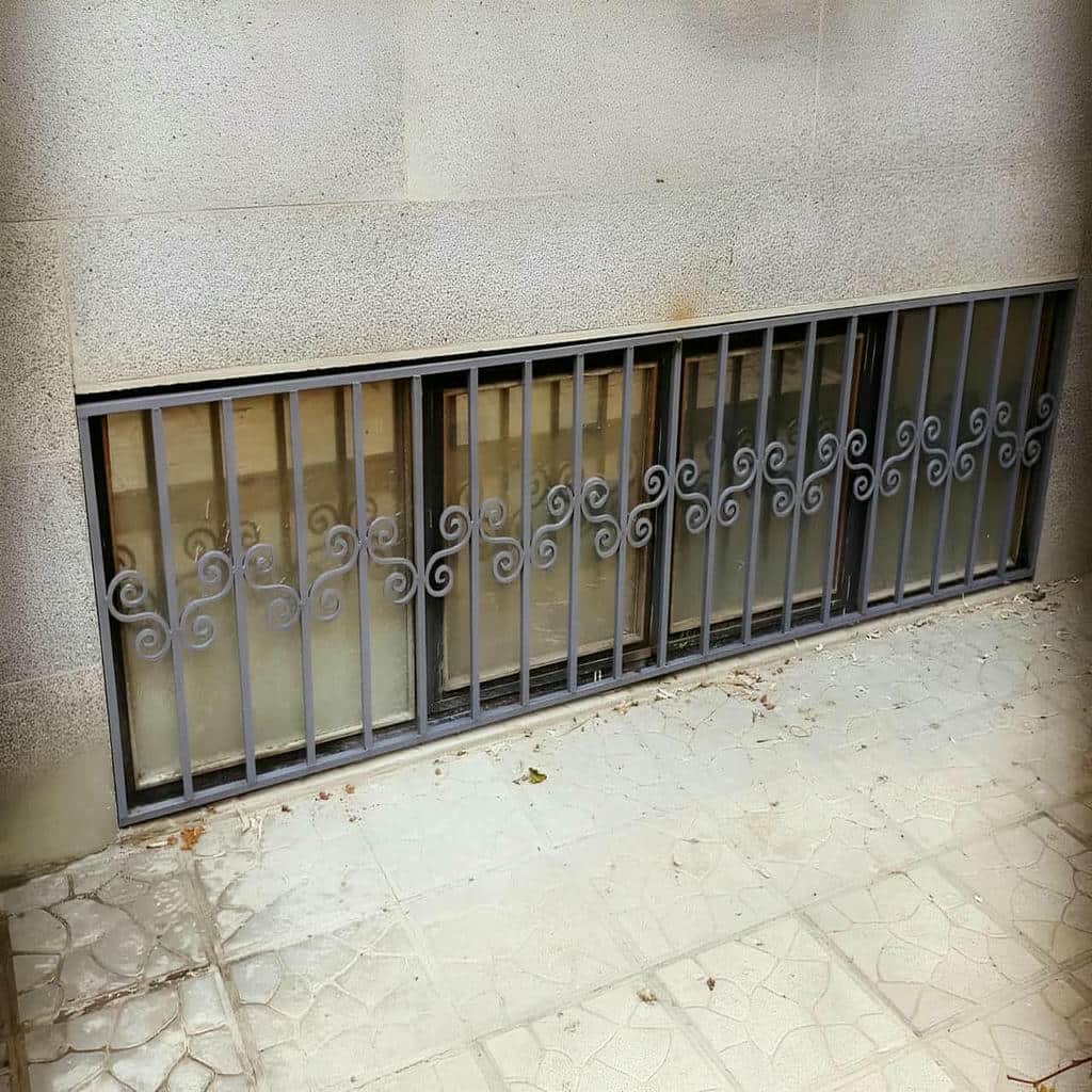 خرید حفاظ پنجره طرح مربعی در قشم