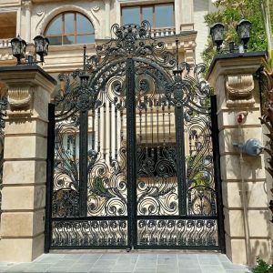 درب حیاط در پردیس