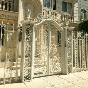 درب حیاط در تبریز
