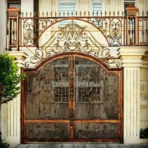 درب حیاط در لواسان
