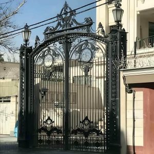 درب حیاط در دماوند