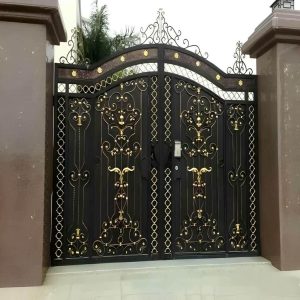 درب حیاط در بومهن