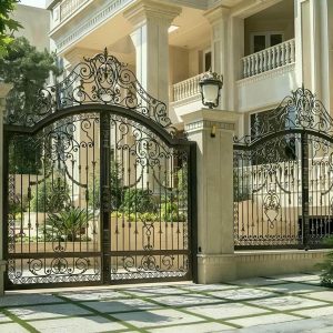 درب حیاط در چالوس