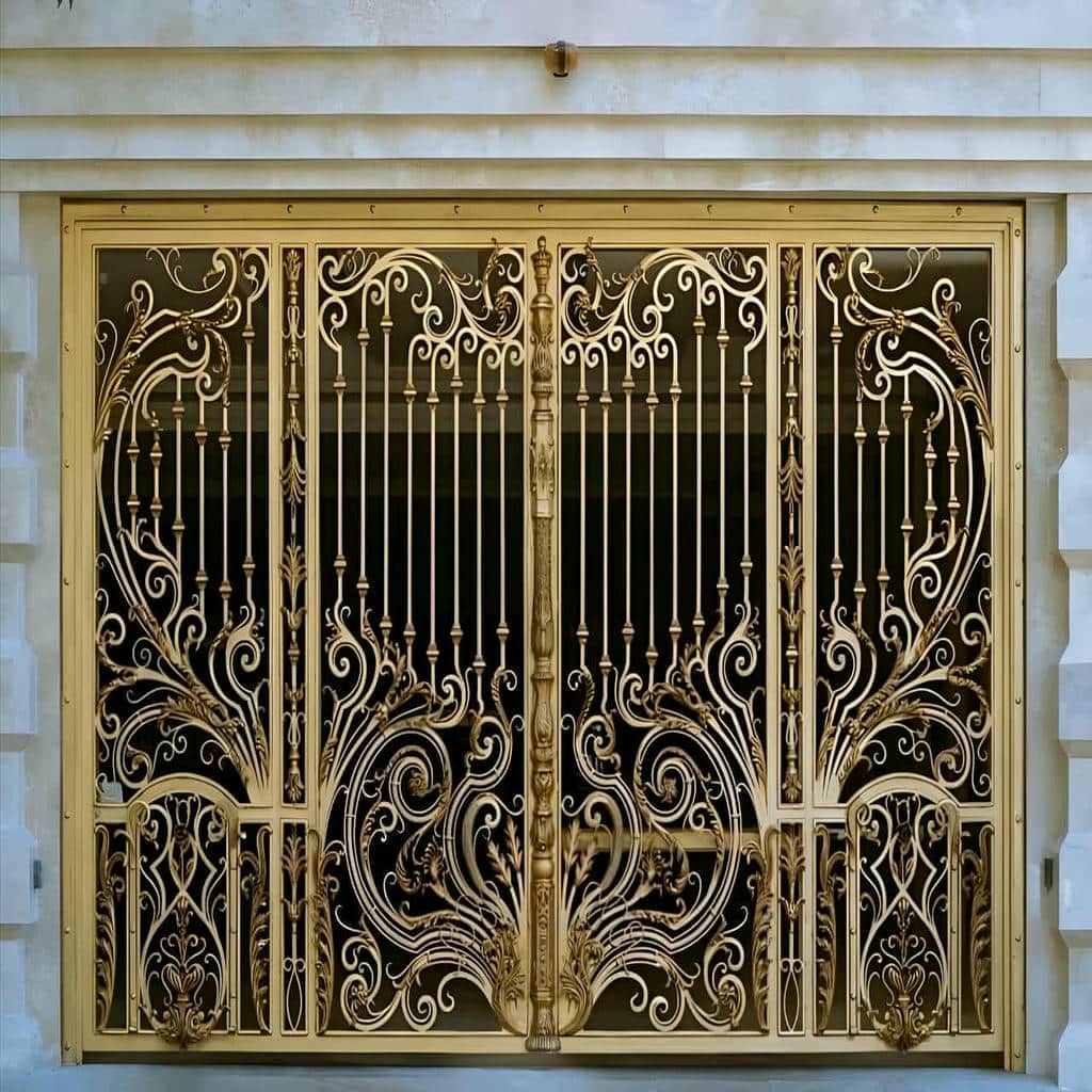 درب حیاط در همدان