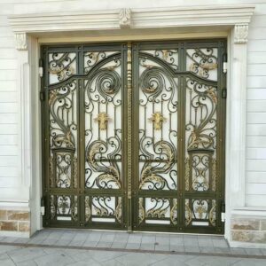 درب حیاط در کرمانشاه