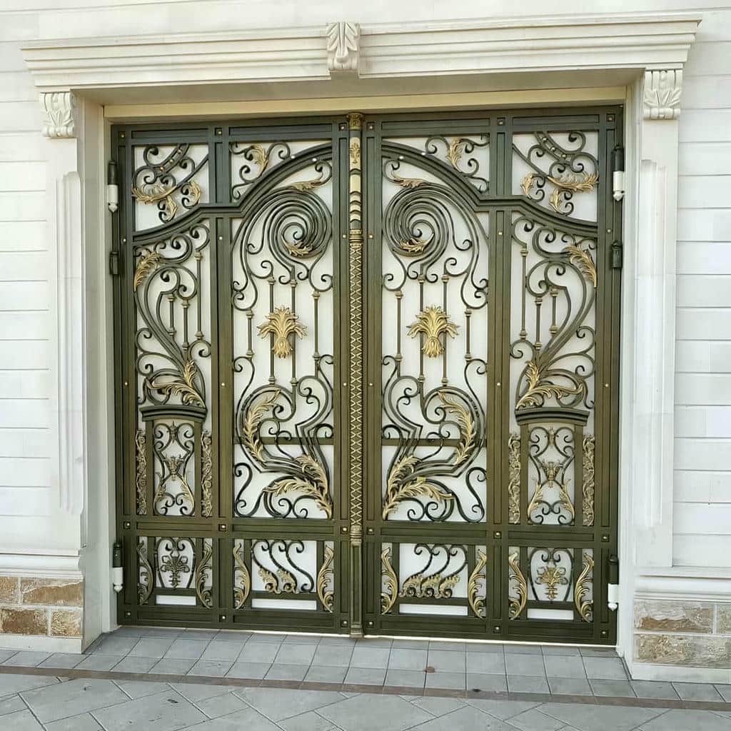 درب حیاط در کرمانشاه