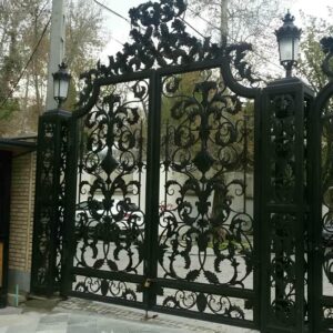 درب حیاط در فیروزکوه