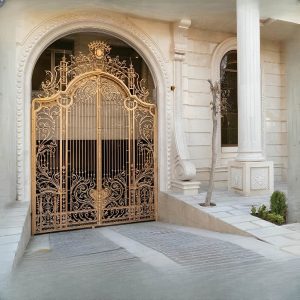 درب حیاط در یاسوج