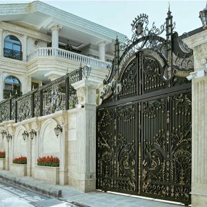 درب حیاط در ایلام