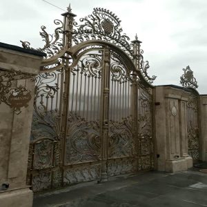 درب حیاط در کردان