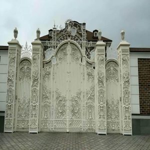 درب حیاط در اردبیل