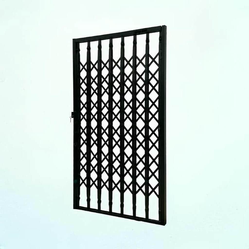 اجرای درب آکاردئونی تسمه پهن آهنی با ریل روان