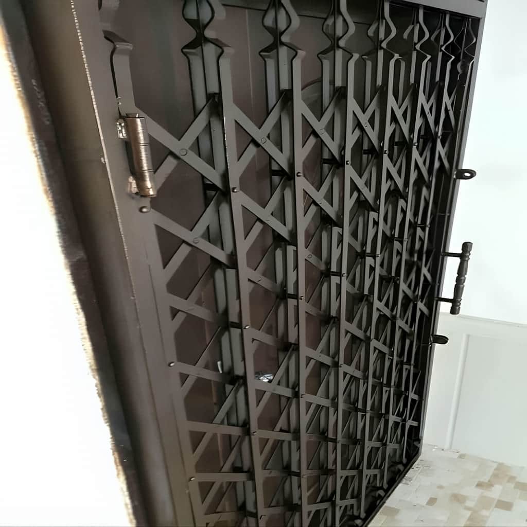 اجرای درب آکاردئونی پنج گل دوبل با ریل روان