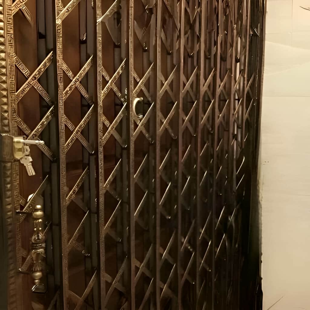 سفارش درب آکاردئونی سلطنتی گل دار با قفل مخفی
