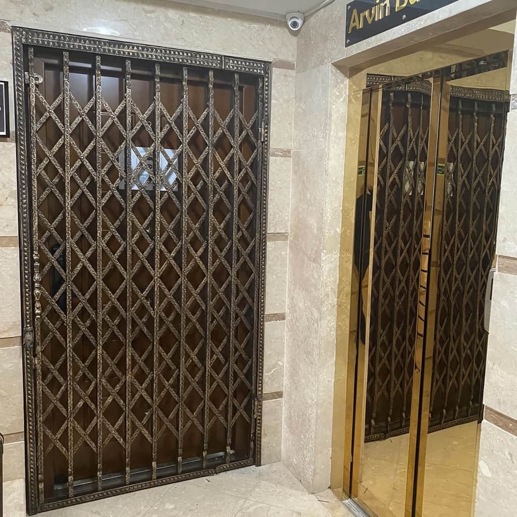 درب آکاردئونی فلزی با جوشکاری تمیز اتصالات