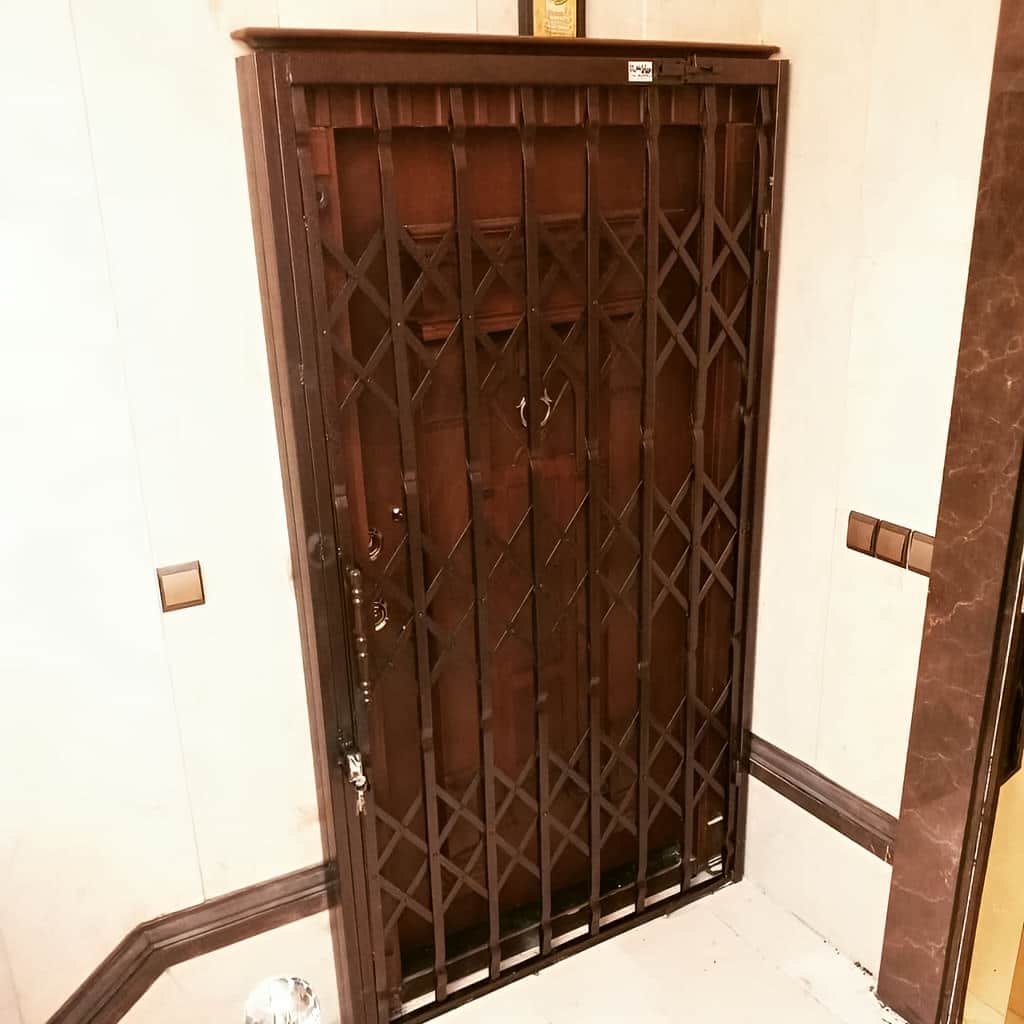 محافظ درب آپارتمان با ریل روان و دقیق