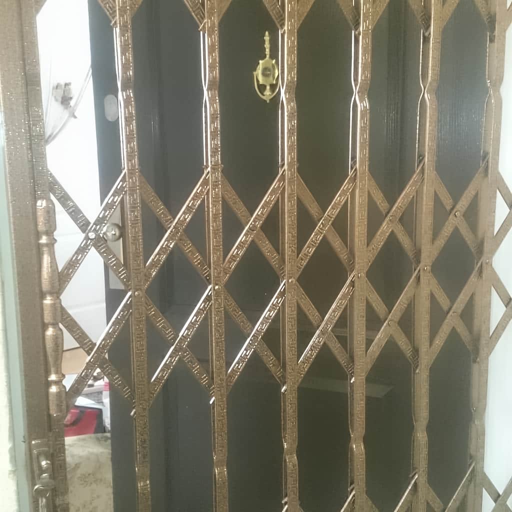 حفاظ آکاردئونی آهنی سه لوزی با شبکه منظم